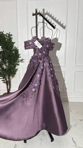 فستان سهره بنفسجي ميكادو مع ورود اوف شوردر