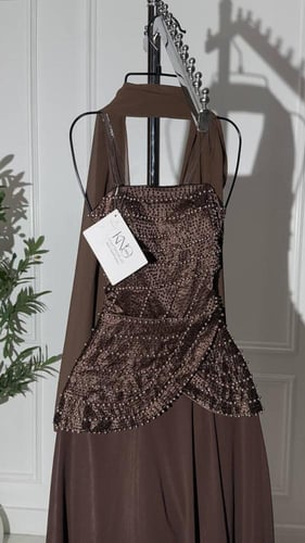 فستان سهره جورجيت بني مع تطريز وشال