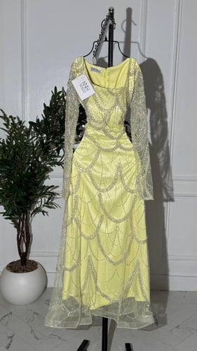 فستان اصفر سلاسل شك مع تفته أنيق وفاخر