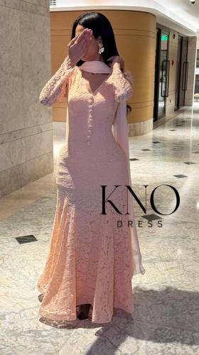 فستان دانتيل أنيق بقصة ناعمة