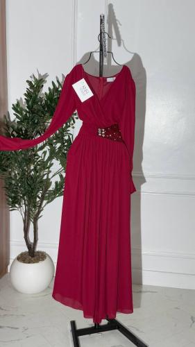 فستان عودي بأكمام مع تطريز بالخصر