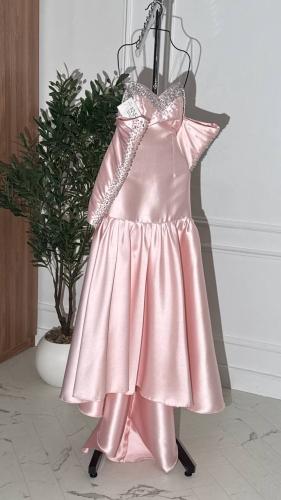 فستان سهرة بأكمام منفصله مع تطريز