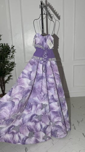 فستان سهرة موف تول فرنسي مع تطريز لؤلؤ