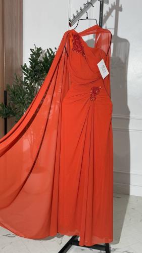 فستان طوبي طويل مع تطريز بقماش جورجيت