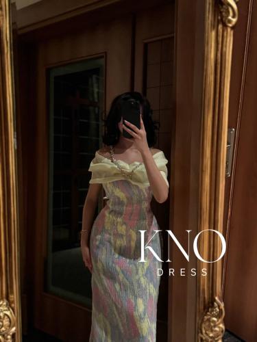 فستان ترتر ملون مع اورقنزا اصفر