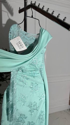 فستان سهرة تيفاني دانتيل وباربي بتطريز أنثوي مع شي...