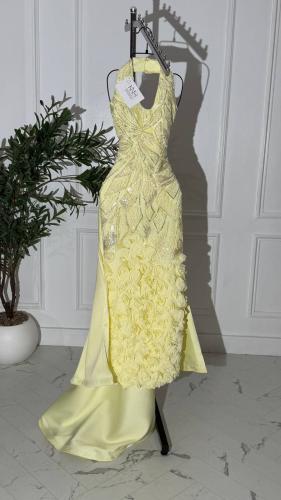 فستان سهره اصفر ميكادو مع ورود فاخرة وخرز