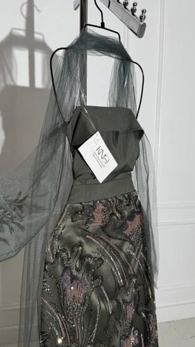 فستان سهرة زيتي مع تل و شك