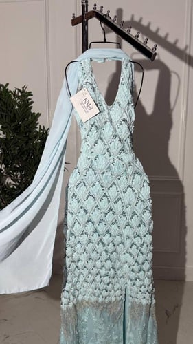 فستان سهرة أزرق سماوي فخم بكلفة وتفاصيل تفتة