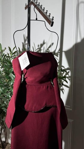 فستان عودي باربي مزين بتطريز فاخر يدوي