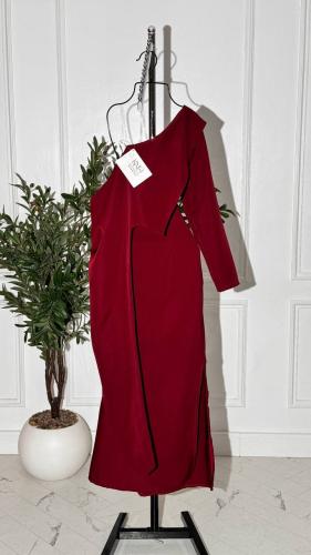 فستان عودي أنيق من خامة باربي فاخرة بتصميم كتف واح...