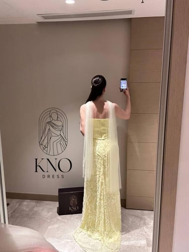 فستان سهرة ليموني راقي بخيوط دانتيل وخَرَز فاخر