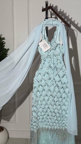 فستان سهرة أزرق سماوي فخم بكلفة وتفاصيل تفتة