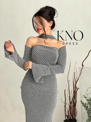 فستان فضي طويل لامع بأكمام طويلة