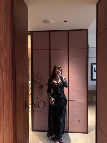 فستان دانتيل أسود فاخر بلمعة أنيقة لإطلالة مسائية...