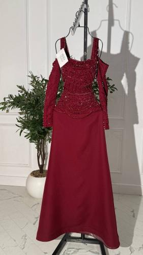 فستان سهرة بايري عنّابي مطرّز يدويًا