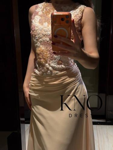 فستان جورجيت ناعم مع ترتر مموج خاص يلمع بإحساس فخم...