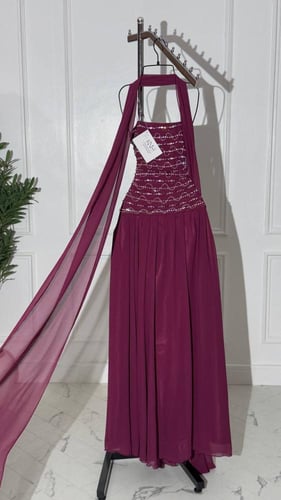 فستان سهره توتي مع شال جورجيت تطريز مباشر