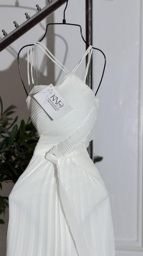 فستان جورجيت بوليسية فاخر بتصميم أنثوي أنيق