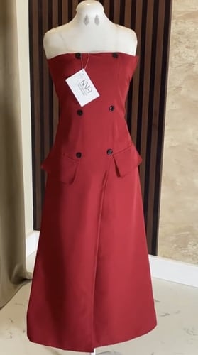 فستان ميار خريفي أحمر طويل للمناسبات مع معطف