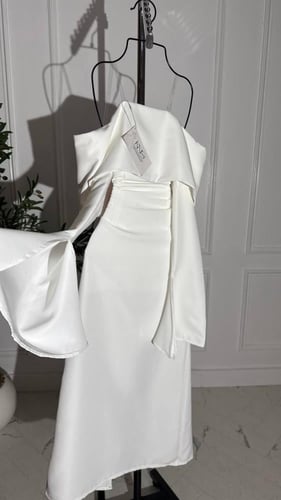 فستان ابيض اوف شولدر بأكمام