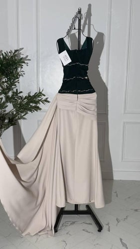 فستان سهرة باربي بتطريز مع كسرات