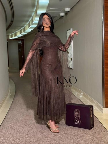 فستان دانتيل ناعم مع طرف وشال