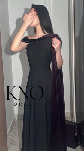 فستان الخامة باربي أسود مع مخمل لافندر فاخر