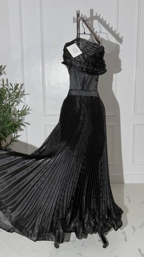 فستان سهره اسود جازار فاخر مع كسرات و وتر لول