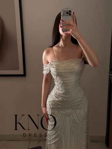 تل بتطريز يدوي مباشر مع لول فاخر وفصوص تمنح الفستا...