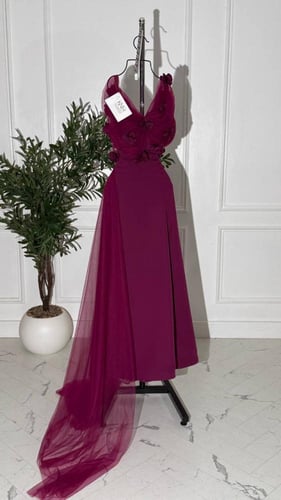 فستان باربي فاخر مع صدر تل مورّد وانسدال تل جانبي...