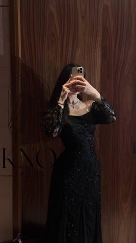 فستان دانتيل أسود فاخر بتطريز شك وجورجيت شيفون