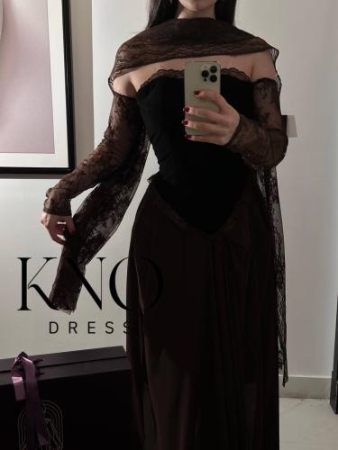 فستان جوخ شتوي بني بتفاصيل دانتيل وجورجيت أنيق ودا...