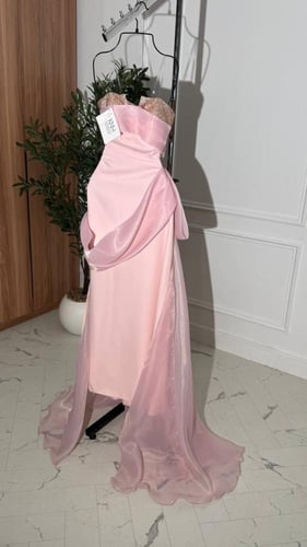 فستان سهرة بتطريز خاص بقماش باربي