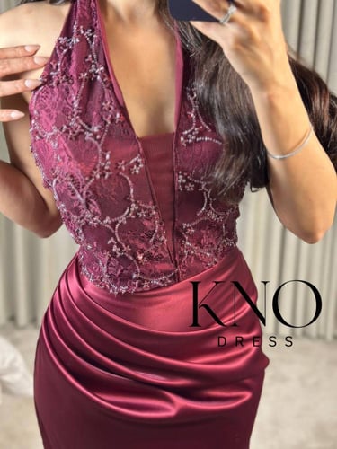 فستان ناعم عودي مع دانتيل و شك