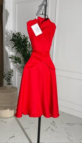 فستان احمر ميدي من قطعتين