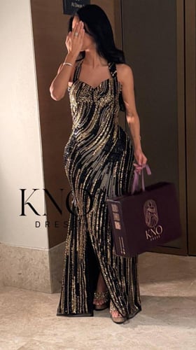 فستان بخامة شك فاخر خاص بلمسة أنيقة ولمعان راقٍ يب...