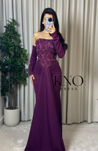 فستان عودي مع دانتيل واكمام منفصله