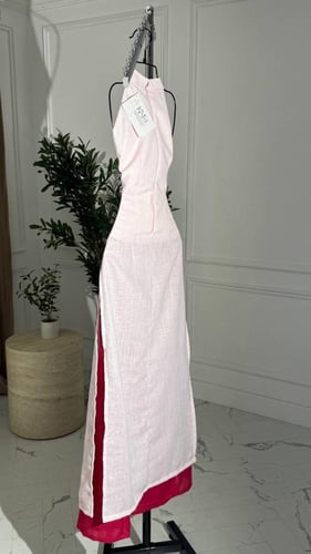 فستان انيق بمزيج من لونين متناسقين