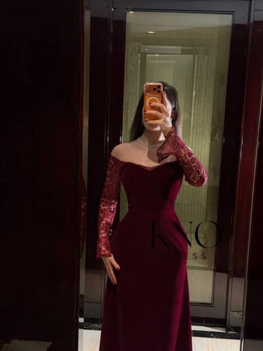 فستان الخامة جوخ مع دانتيل فاخر، مرفق معه ربطة عنق...