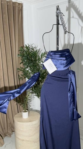 فستان طويل مخصر بأكمام منفصله