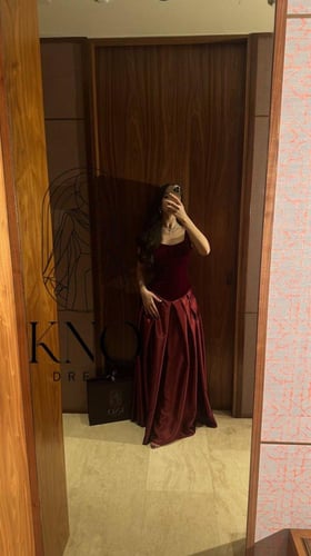 فستان سهرة عودي جوخ شتوي بتصميم كلوش فاخر لإطلالة...