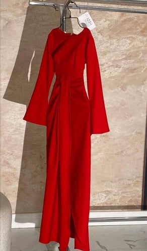 فستان داملا الأحمر الطويل بخامة باري ولمسة أنثوية...