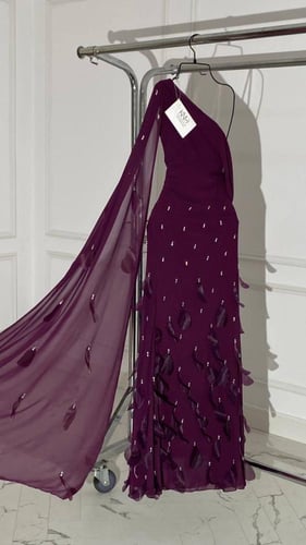 فستان ريما عودي مطرز بنعومة فخمة