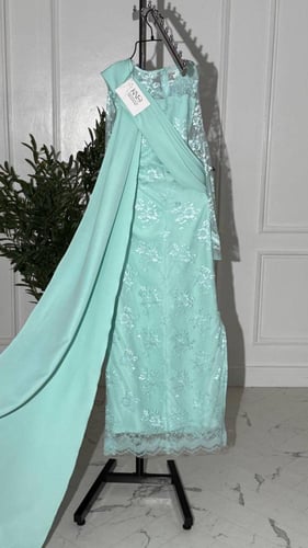 فستان سهرة تيفاني دانتيل وباربي بتطريز أنثوي مع شي...