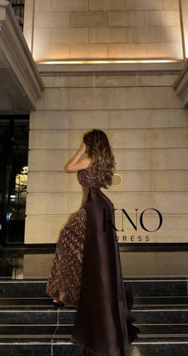 فستان سهرة ميكادو بني فاخر مع شك مموج – تصميم ملكي