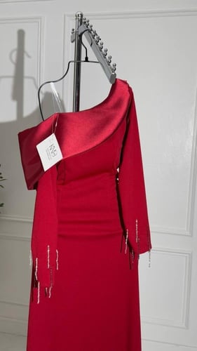 فستان مخصر طويل مع تطريز هدب