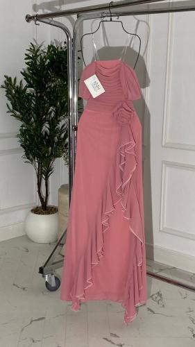 فستان اصايل سهرة وردي جورجيت طويل بتصميم ناعم