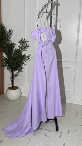 فستان سهرة موف بتطريز و ذيل جانبي