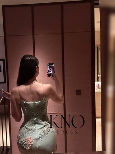 فستان تل فاخر مع ورود ثري دي وشك يدوي بتصميم أنثوي...